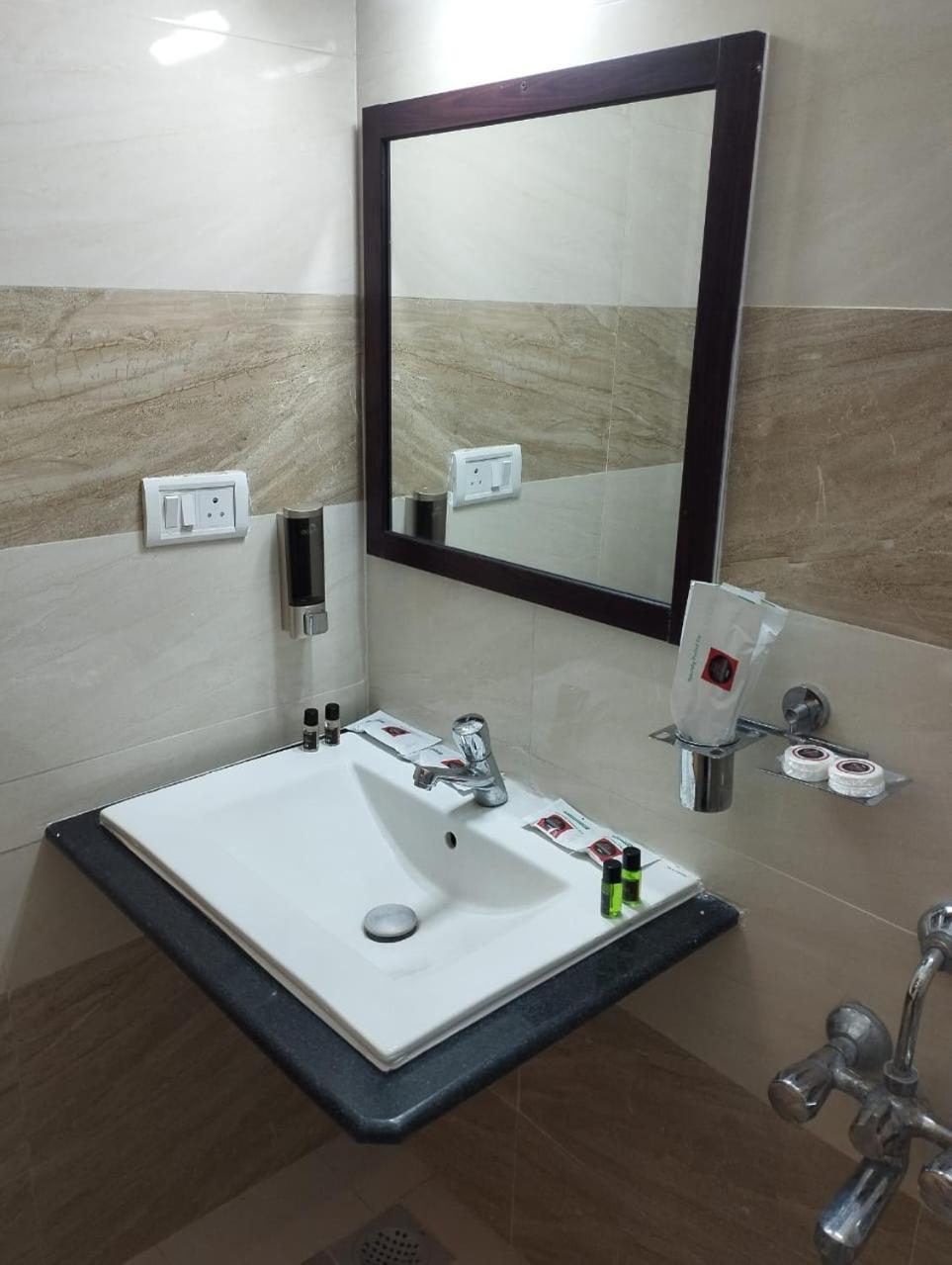 Hotel Annai Residency à Vellore Extérieur photo